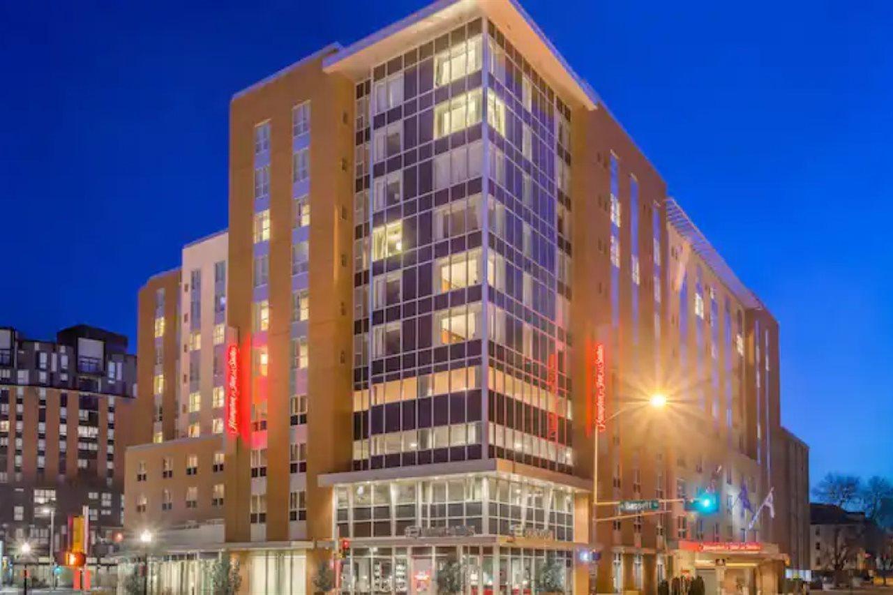 Hampton Inn & Suites Madison Downtown Exterior photo